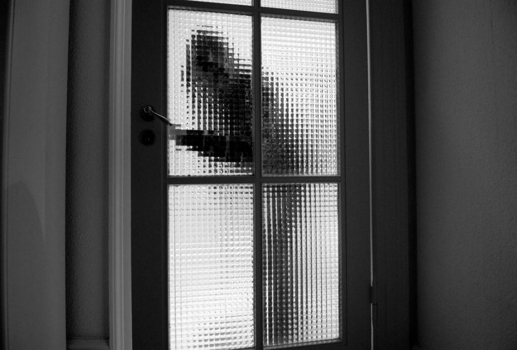 Μπούκαραν σε σπίτι και έκλεψαν χρυσαφικά